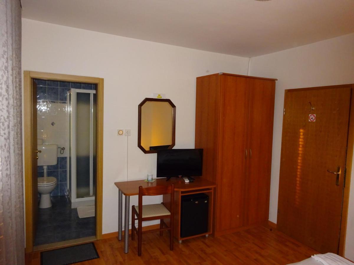 Rooms Kapelj Postojna Exterior photo